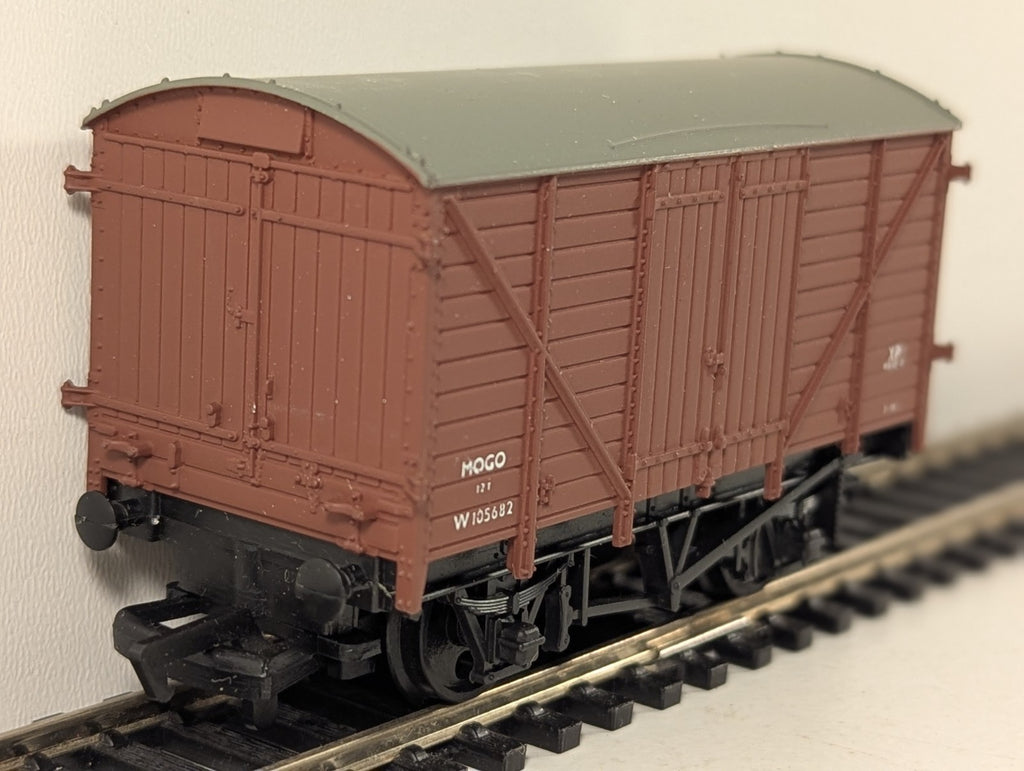 Mainline Railways 37-412 OO Gauge BR Bauxite 12T Mogo Van - Boxed