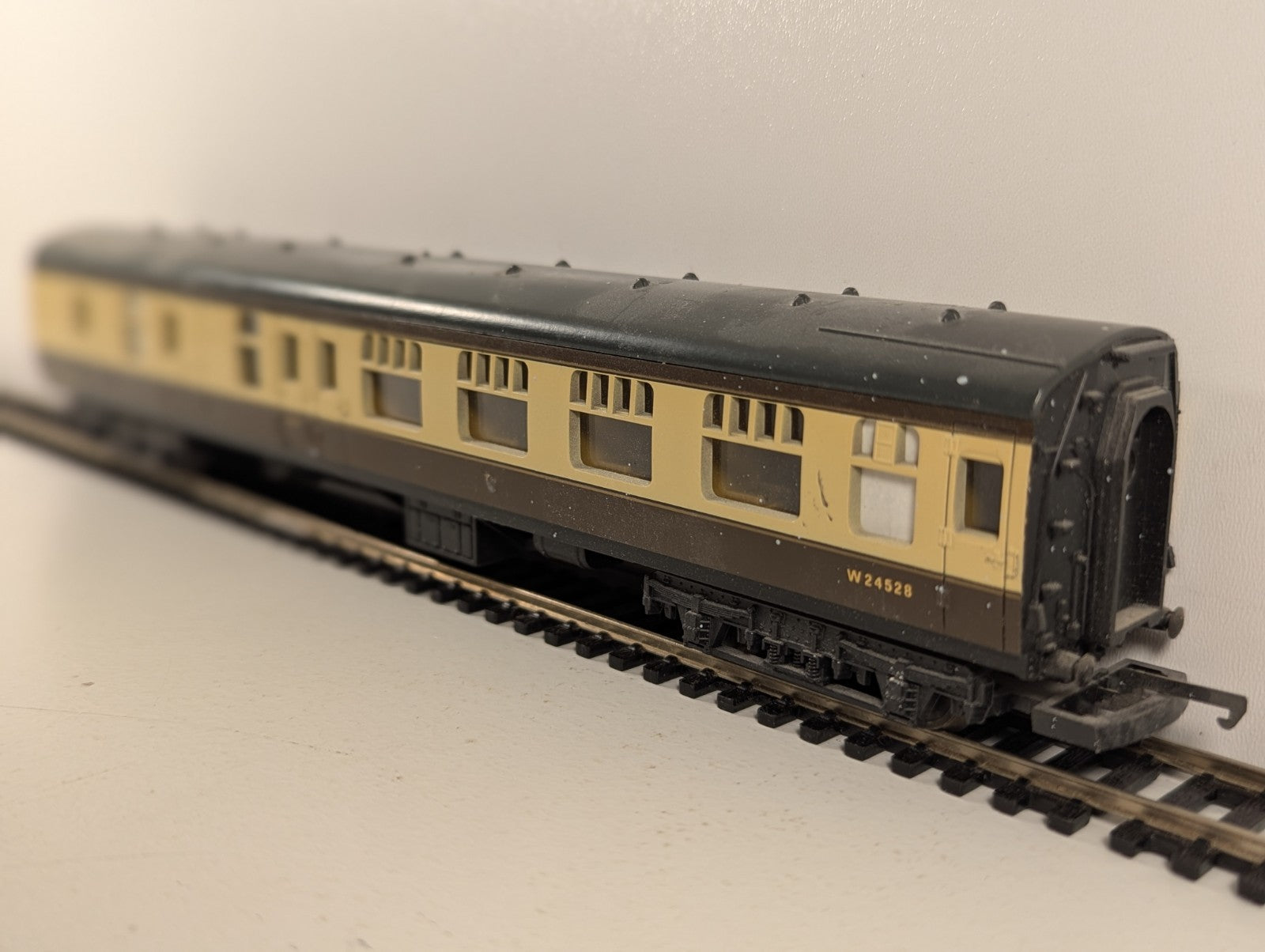 Lima OO Gauge BR Mk1 Brake Coach Chocolate & Cream