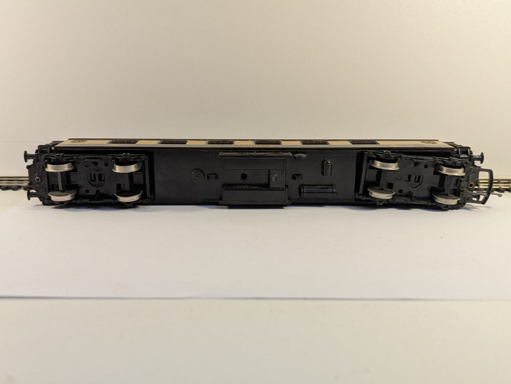 Hornby OO Gauge Pullman First Class Parlour Car "Lucille" - Missing Coupler