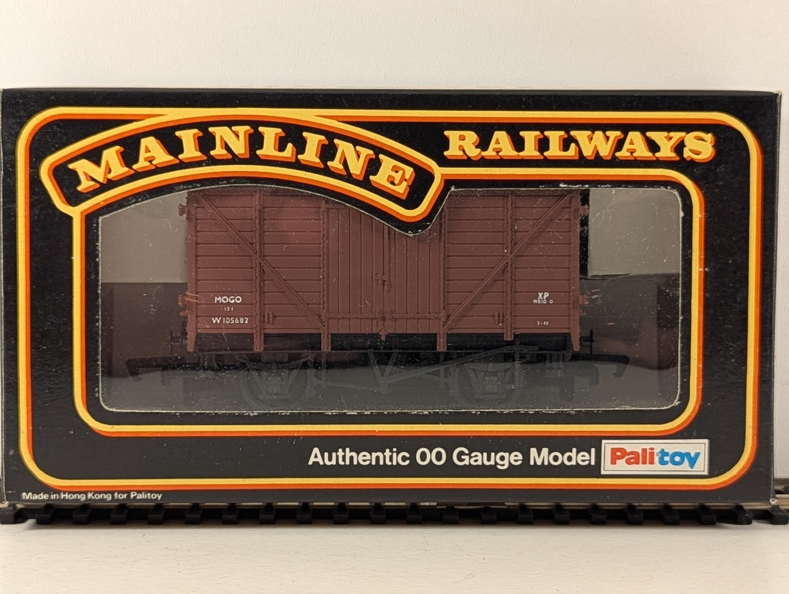 Mainline Railways 37-412 OO Gauge BR Bauxite 12T Mogo Van - Boxed