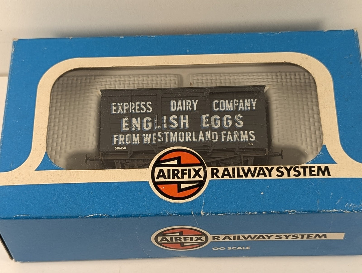 Airfix OO Gauge BR 12t Ventilated Van 'Express Dairy English Eggs' Goods Wagon