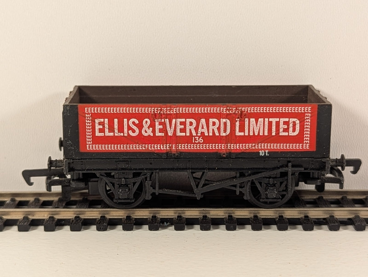 Mainline 37-131 OO Gauge 5-Plank Open Wagon – Ellis & Everard Ltd – No. 136