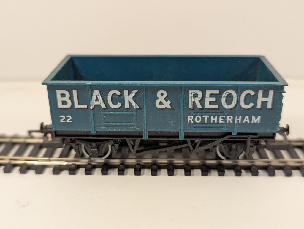 Hornby R021 – 20-Ton Steel Mineral Wagon ‘Black & Reoch 22’