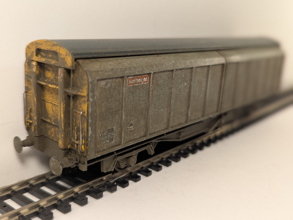 Bachmann OO Gauge VGA Sliding Wall Van Goods Wagon 210614