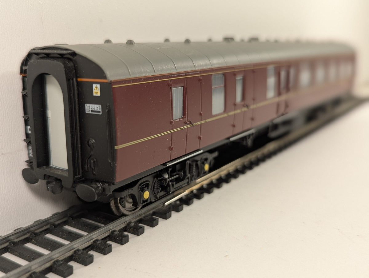 Hornby OO Gauge Stanier 57ft Brake Second Corridor (BSK) 99041 BR Maroon