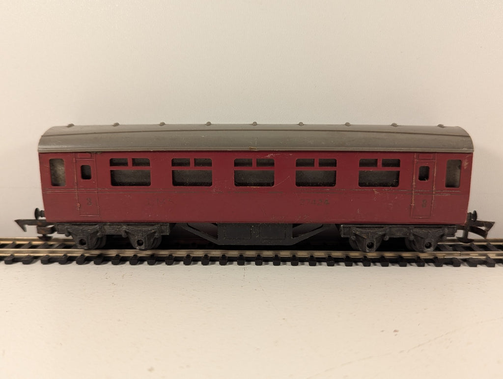 Tri-ang OO Gauge LMS Passenger Coaches