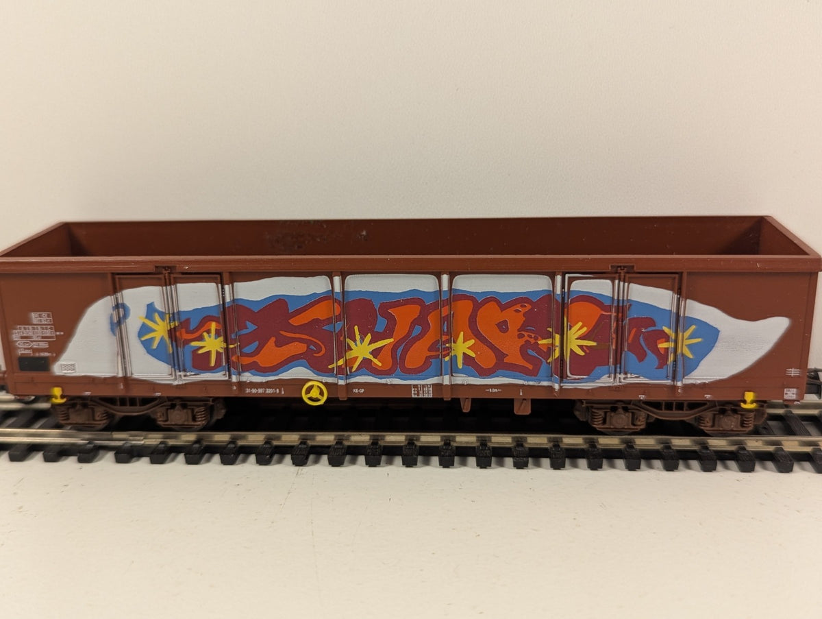 Lima HO Gauge DR Eas High-Sided Open Wagon – Graffiti