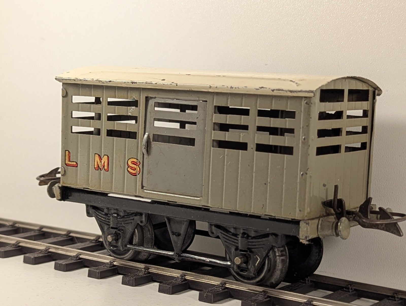 Hornby Series O Gauge No.1 LMS Cattle Truck Grey