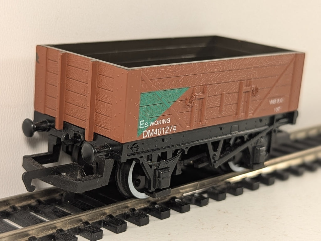 Hornby OO Gauge BR Departmental 5 Plank Wagon 'Es' Woking Goods Wagon