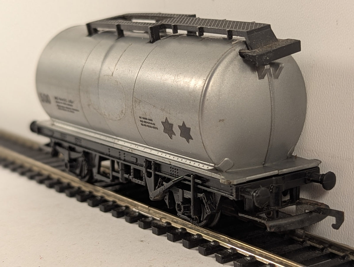 Tri-ang OO Gauge Two Star Tank Wagon Goods Wagon 500 Silver