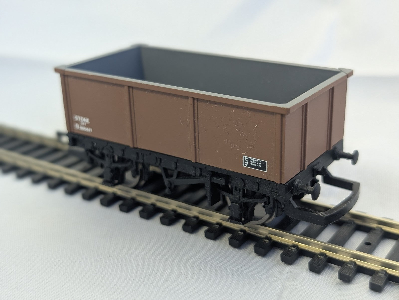 Hornby R6085 BR 20T Mineral Wagon Brown