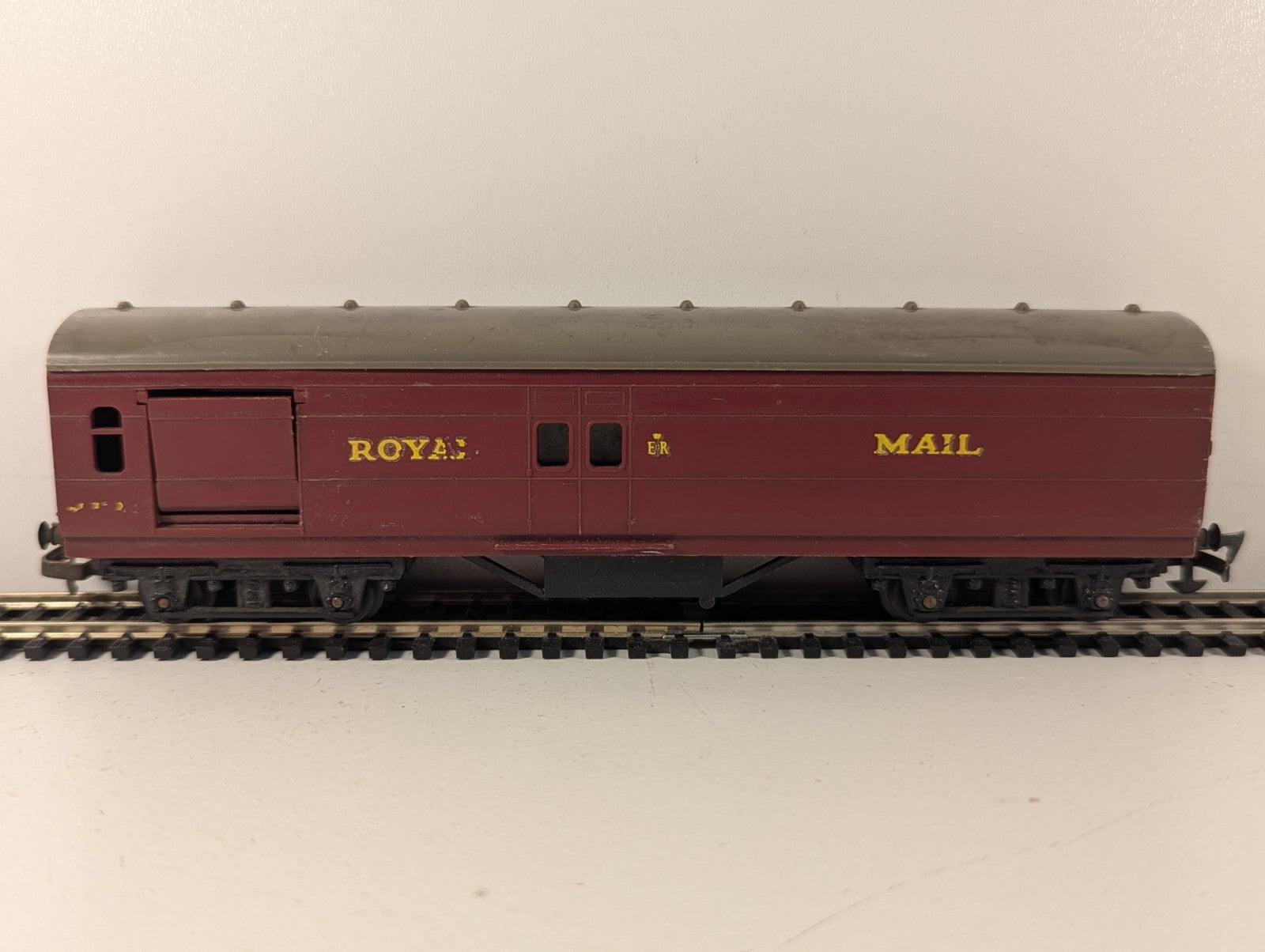 Tri-ang R23 OO Gauge Operating Royal Mail Coach