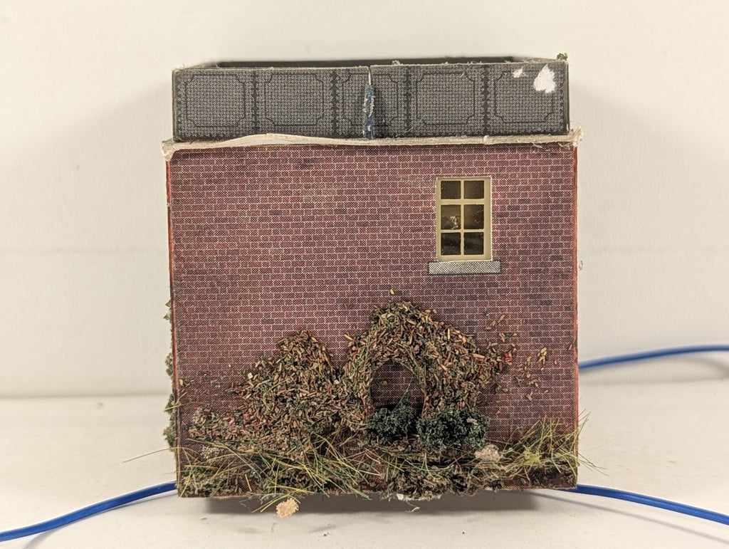 Metcalfe N Gauge Fire Station Building Red Brick with lights