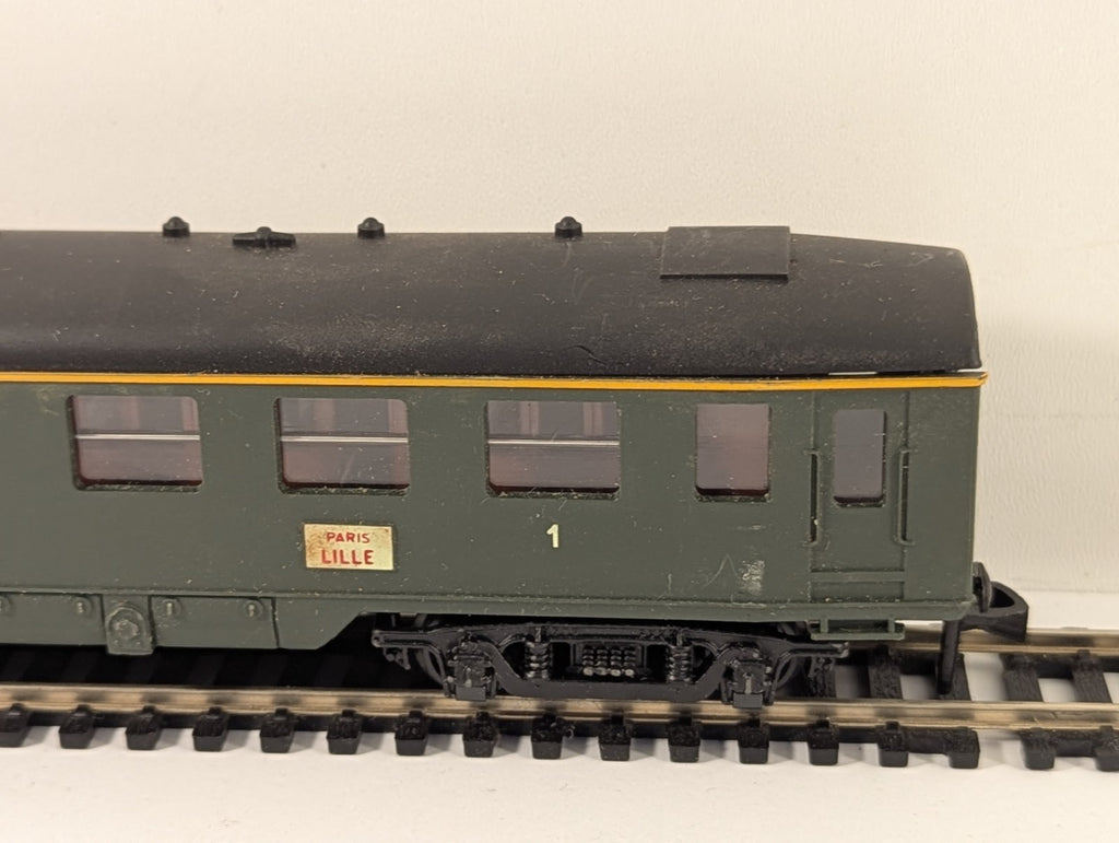 Hornby Acho HO Gauge 734 Paris–Lille Green 1st Class Coach