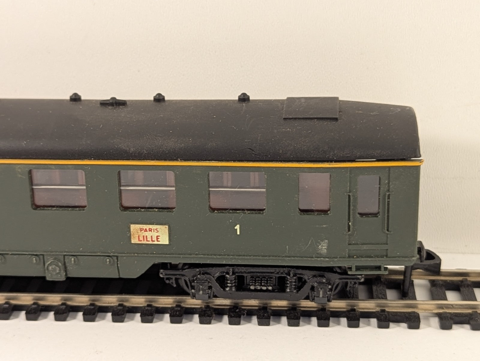 Hornby Acho HO Gauge 734 Paris–Lille Green 1st Class Coach