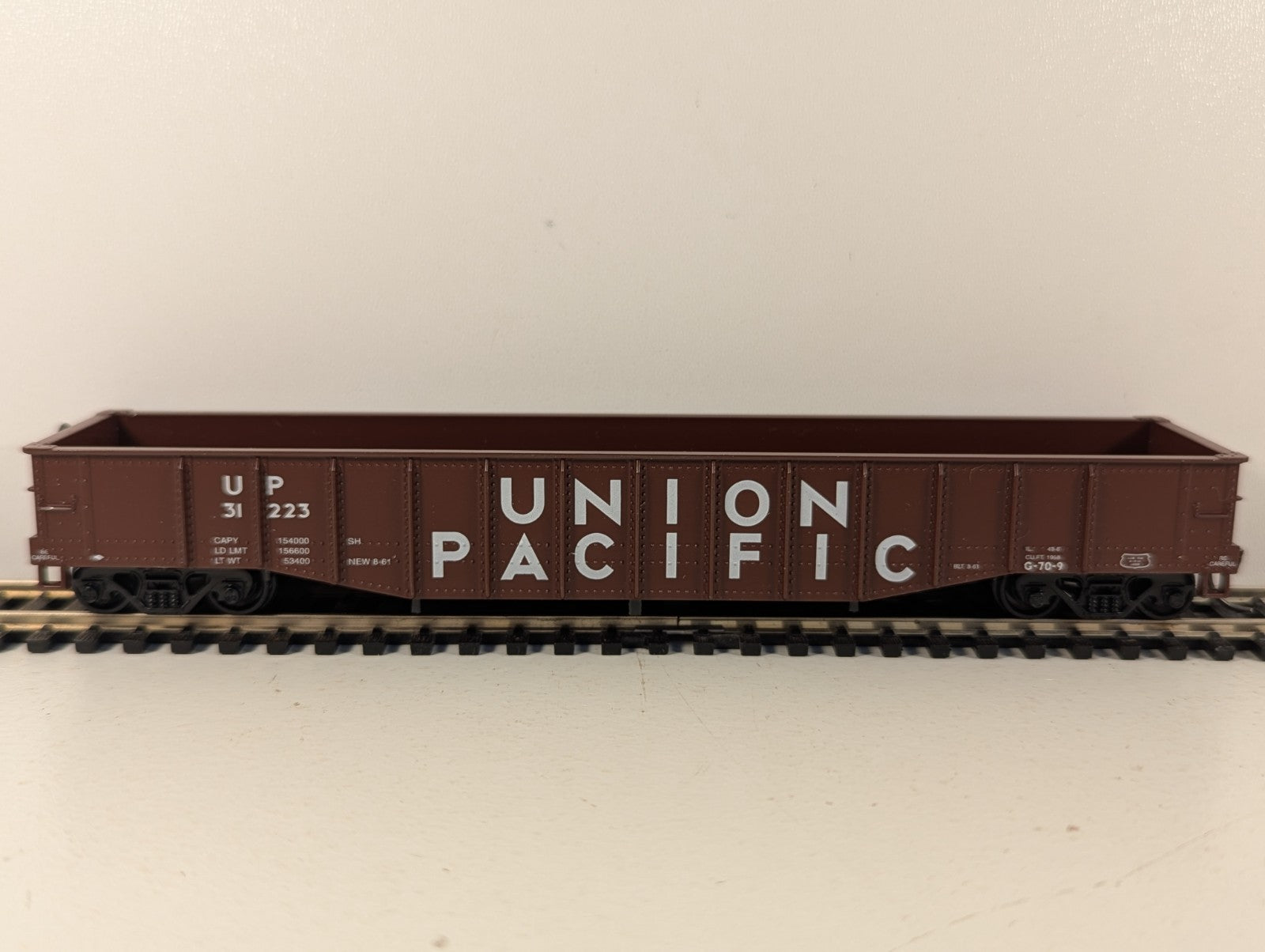 Athearn HO Scale Gondola Union Pacific 31223 Union Pacific brown