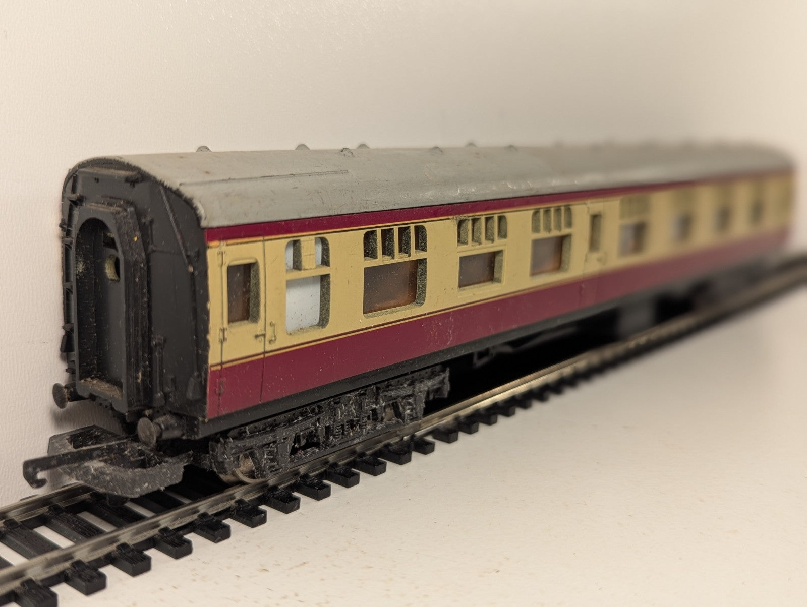 Lima OO Gauge BR Mk1 Corridor Composite Passenger Coach M34628
