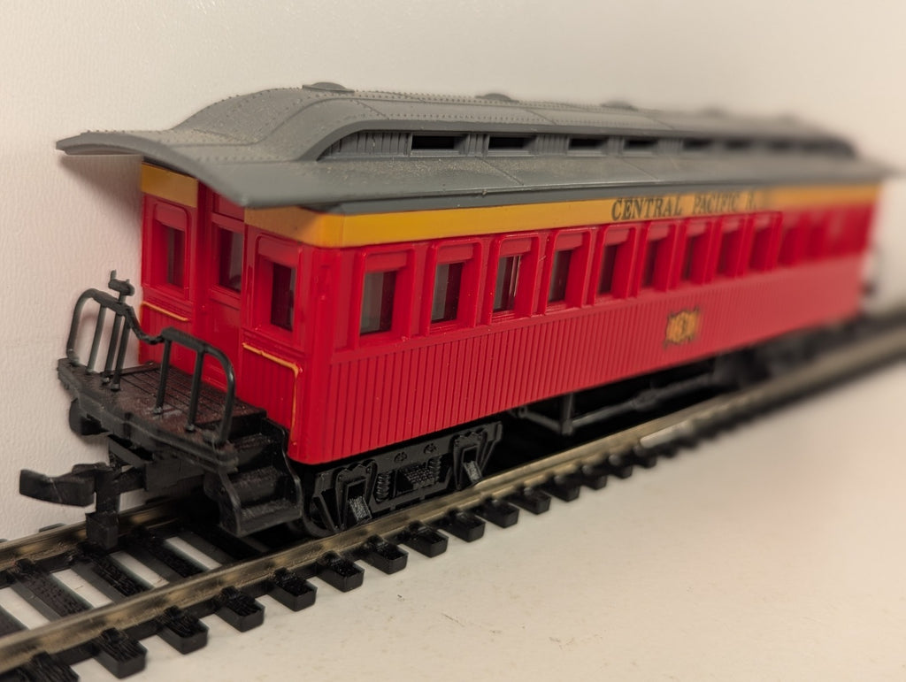 Bachmann 43-1029-24 HO Gauge Central Pacific 47ft Old Time Coach - Boxed