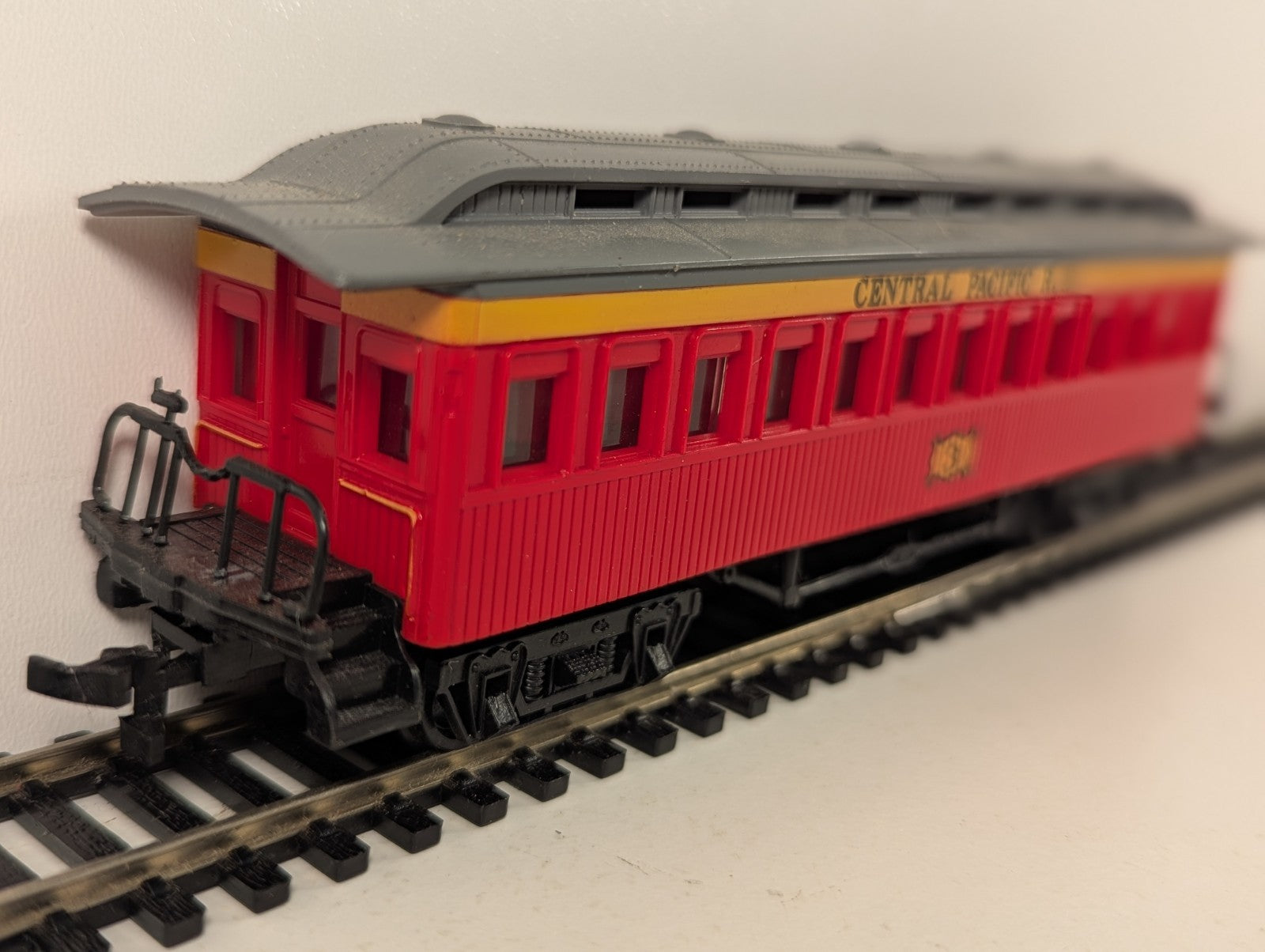 Bachmann 43-1029-24 HO Gauge Central Pacific 47ft Old Time Coach - Boxed