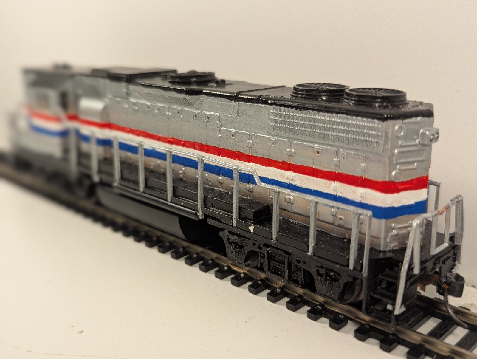 Life-Like HO Gauge GP38 Diesel Locomotive – Repainted