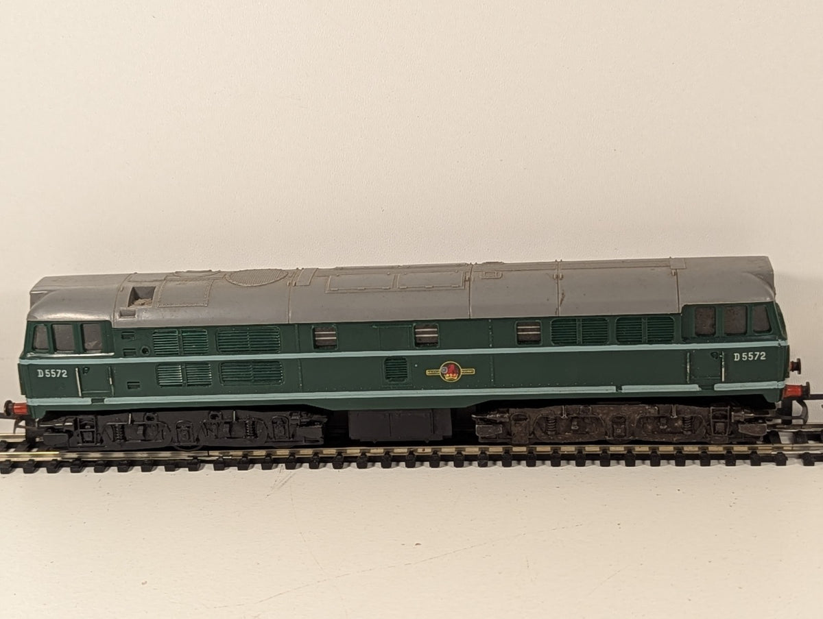 Tri-ang OO Gauge R357 Class 31 D5572 BR Green Diesel Locomotive