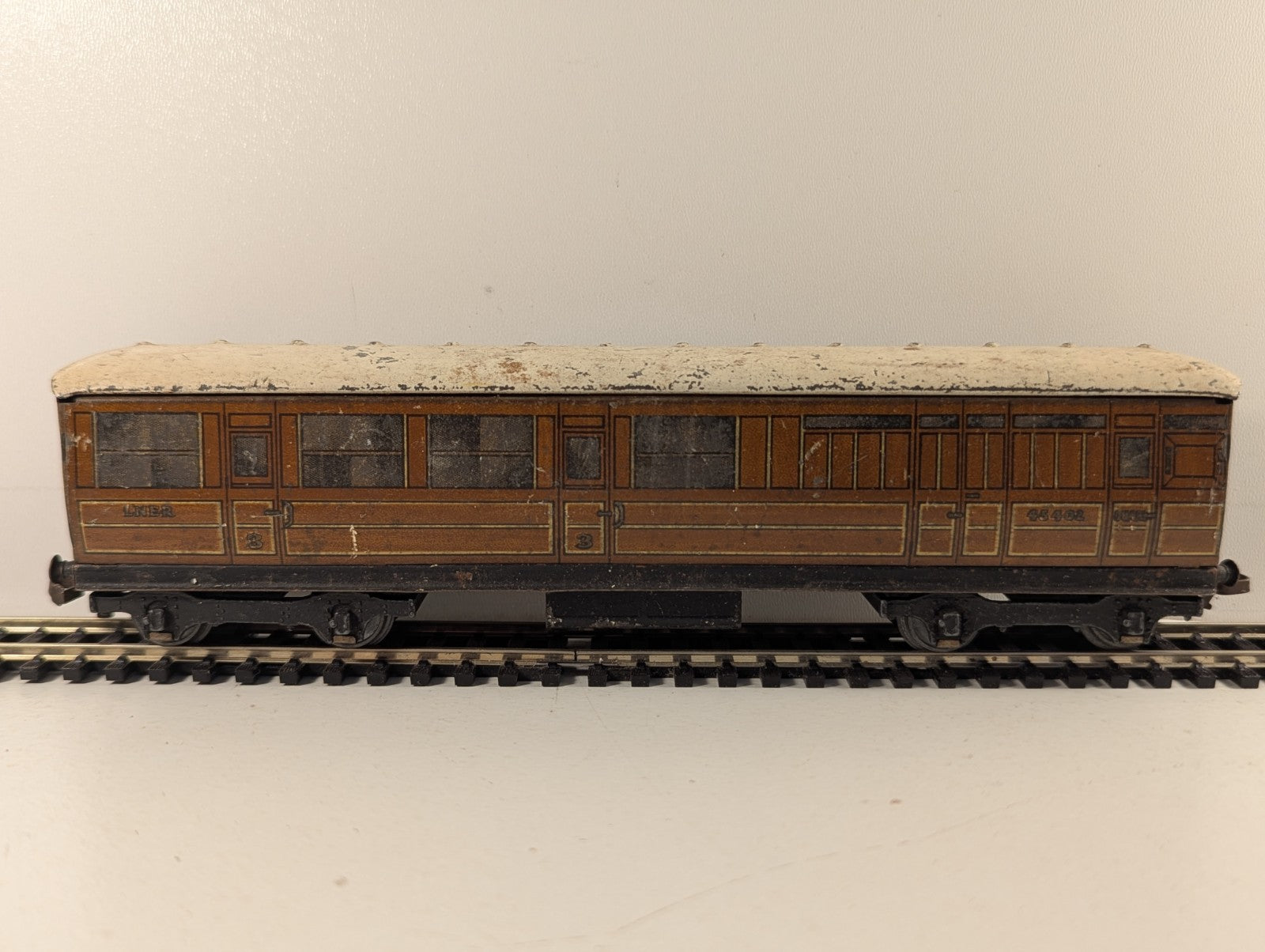Hornby Dublo OO Gauge D12 LNER Corridor Brake Third Coach Passenger