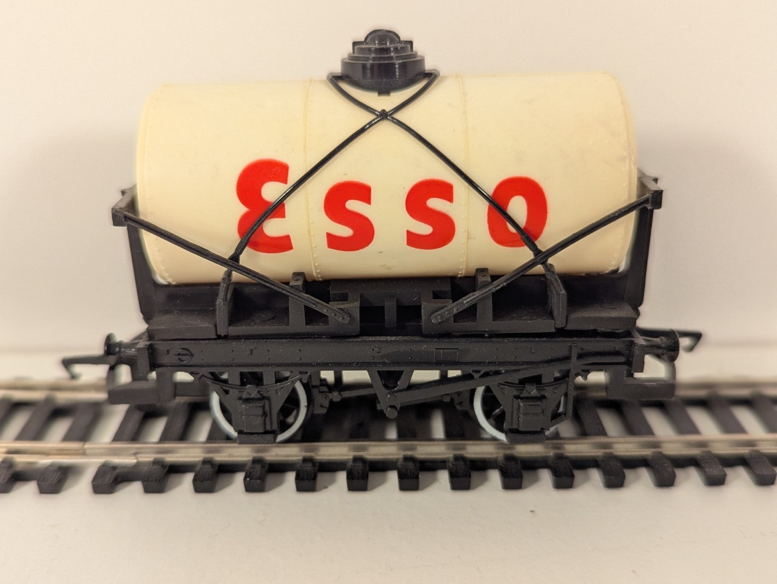Hornby R96 “Esso” Tank Wagon