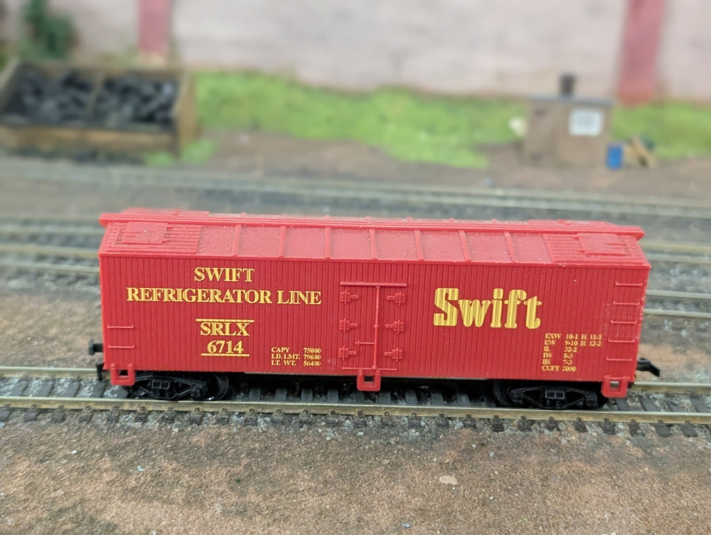 Life-Like 40' Double Sheathed Reefer Swift Billboard SRLX 6714 HO