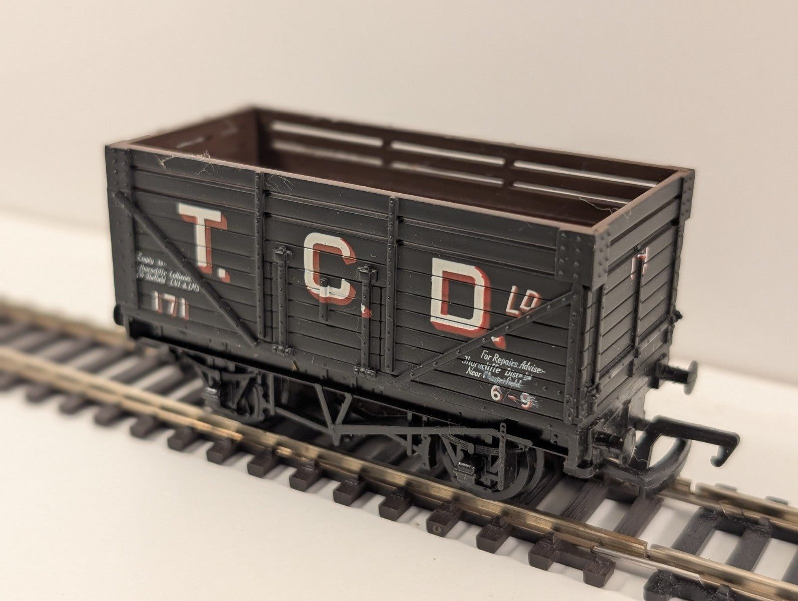 Mainline 37-158 OO Gauge Coke Wagon in T.C.D. livery, number 171