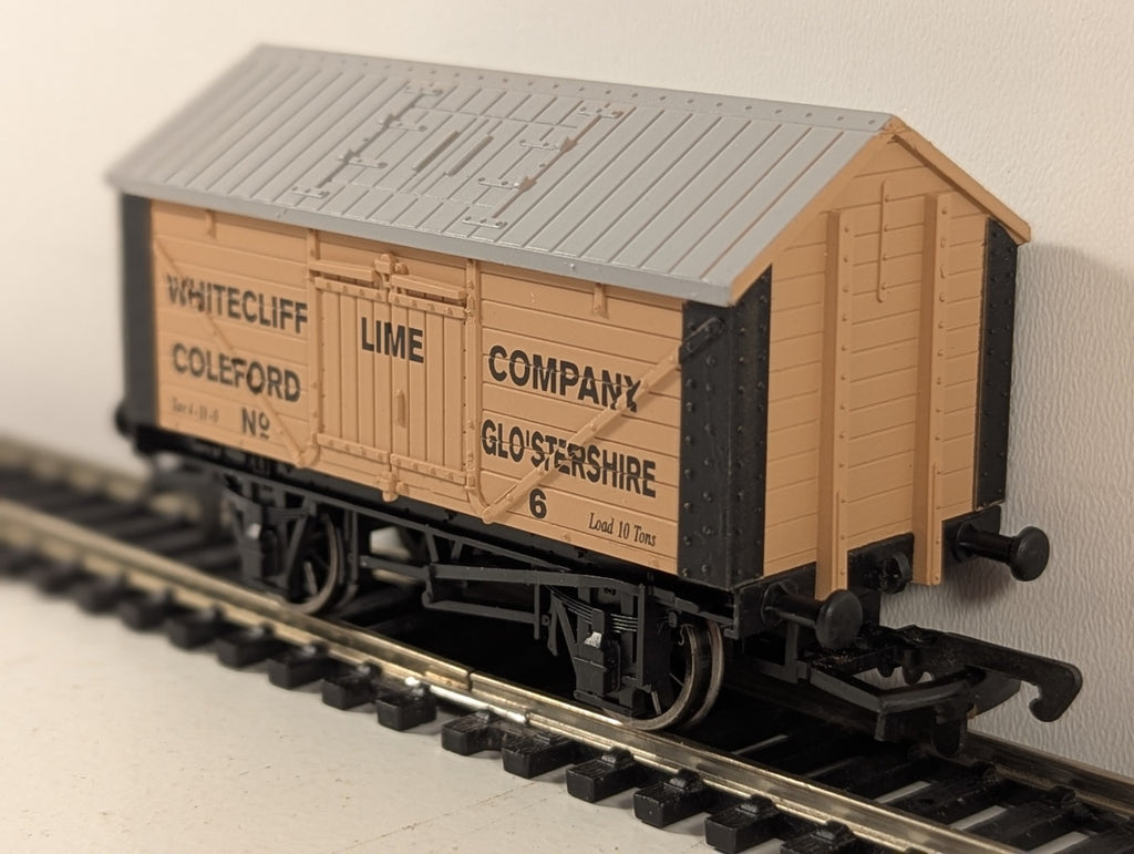 Dapol B729 OO Gauge Whitecliff Lime Company Closed Lime Wagon - Boxed
