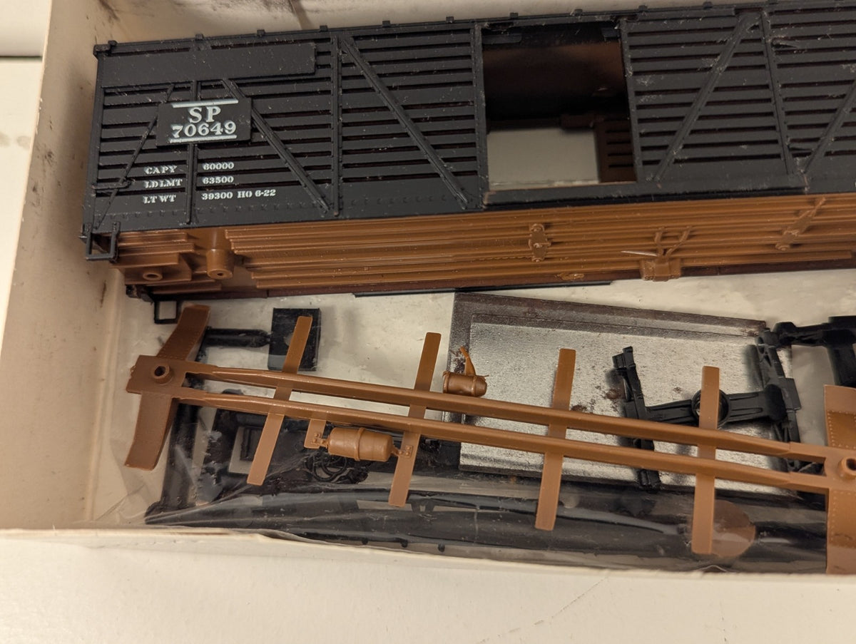 Walthers HO 40ft Stock Car Wood Ends Kit