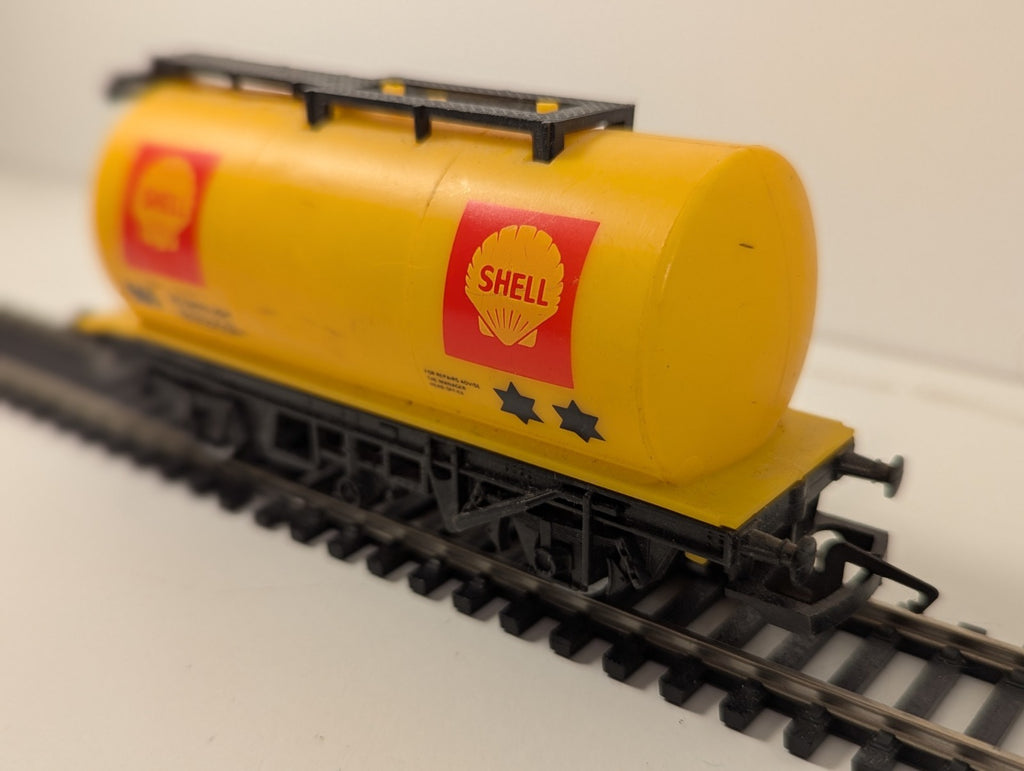Hornby R720 OO Gauge TTA Tank Wagon – Yellow ‘Shell’