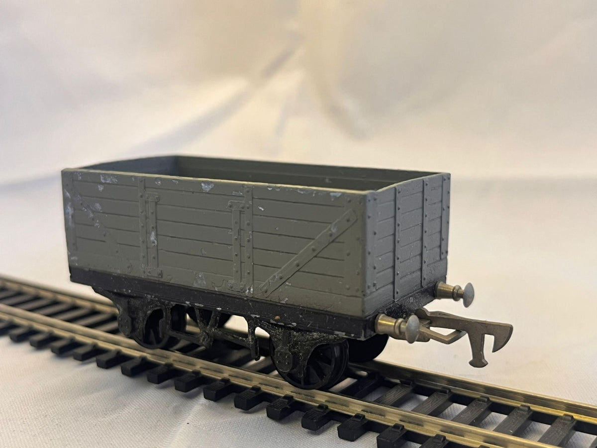 Tri-ang R577A 7-Plank Open Wagon Grey