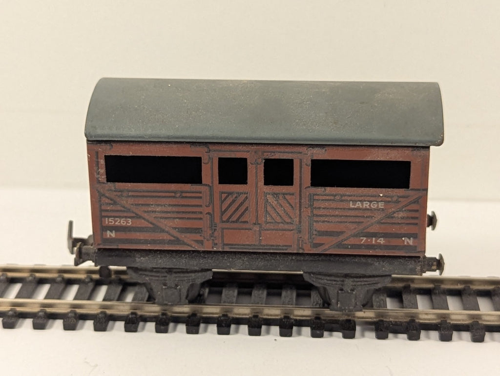 Trix Twin LNER Cattle Wagon OO Gauge - Missing Coupler