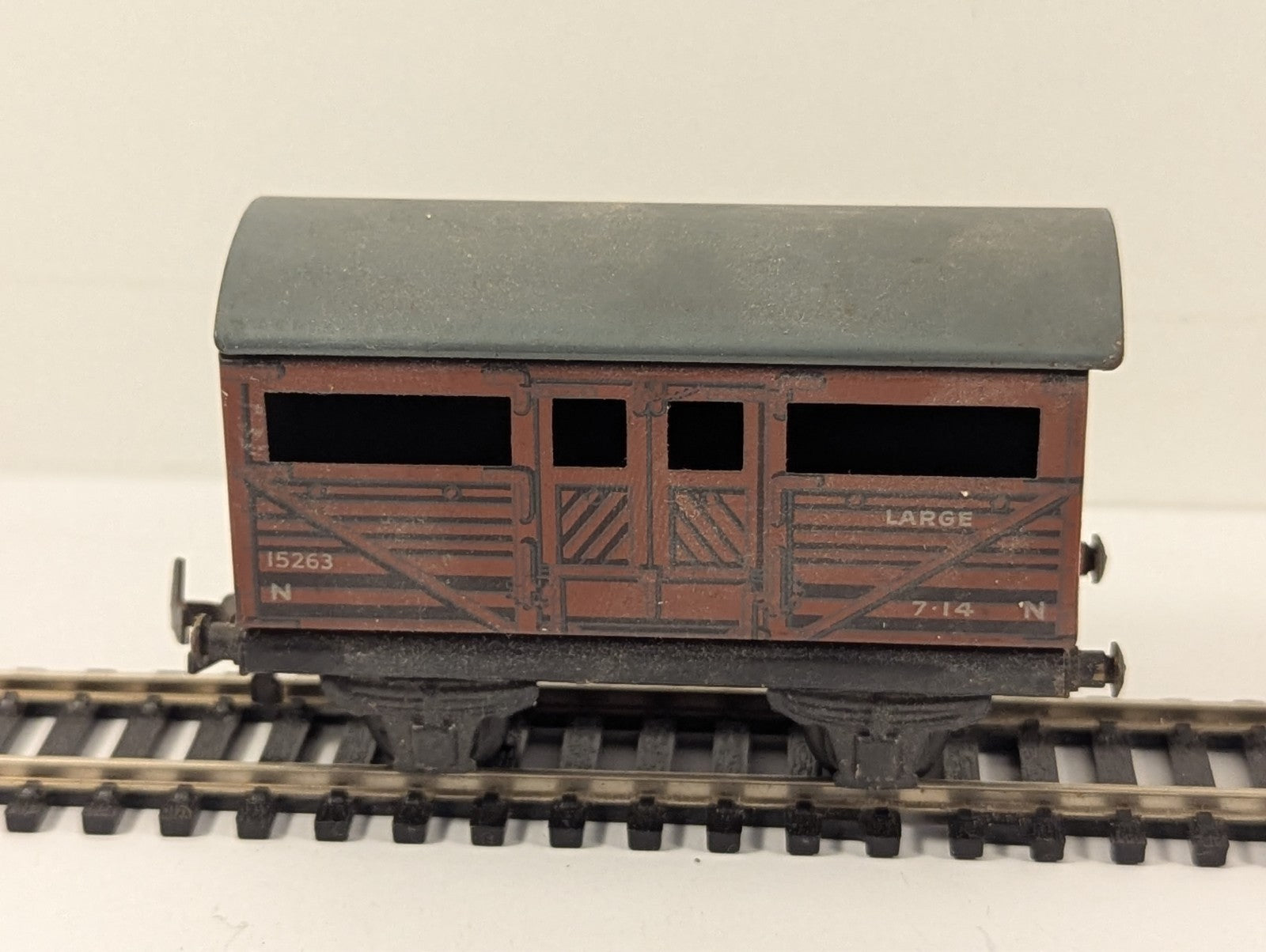 Trix Twin LNER Cattle Wagon OO Gauge - Missing Coupler