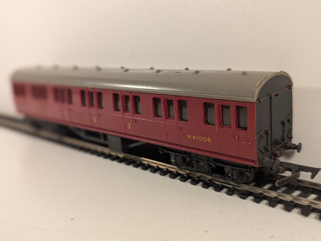 Tri-ang R121 OO Gauge BR Maroon Suburban Composite Coach