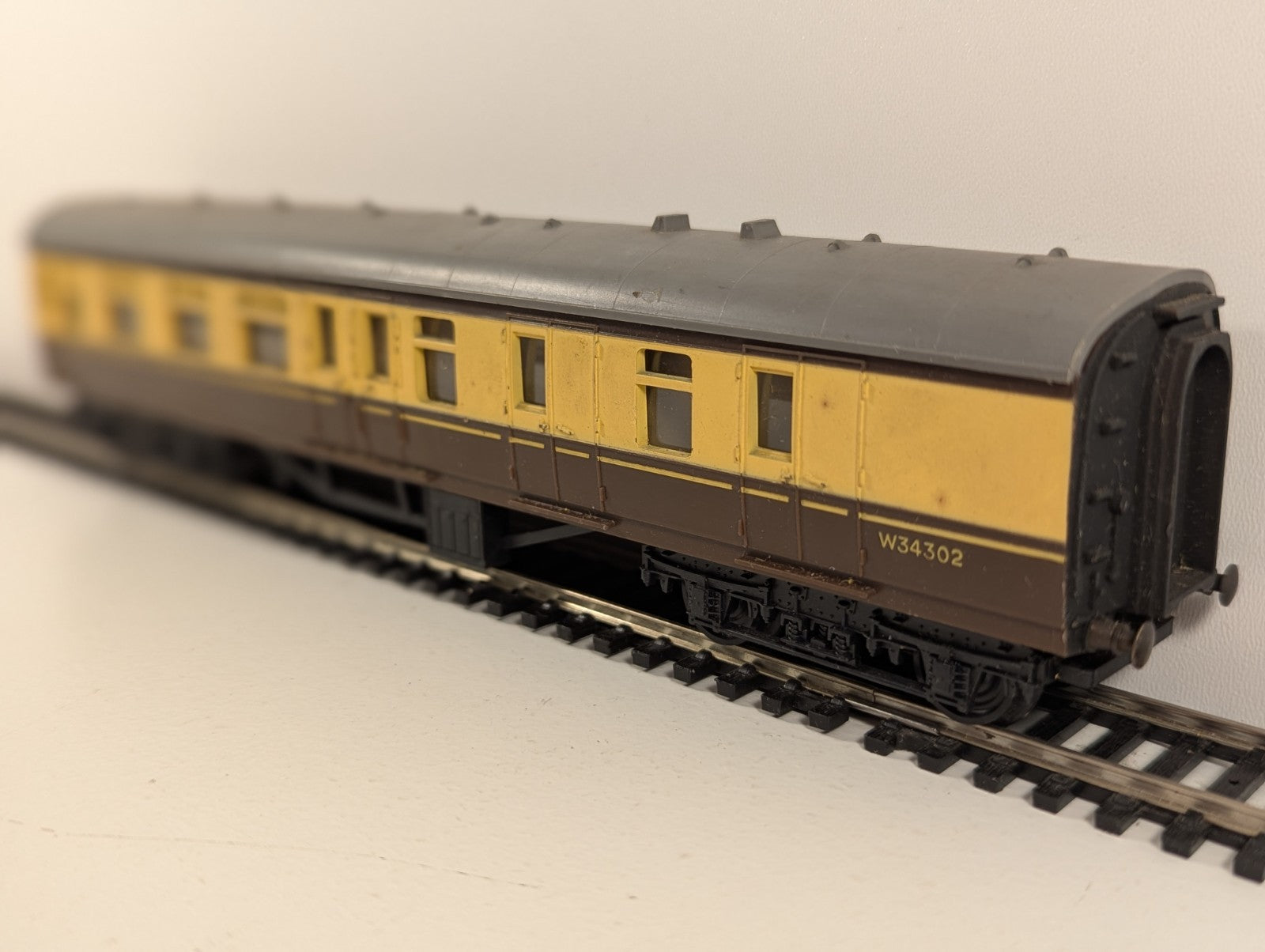 Tri-ang R329 OO Gauge BR Mk1 Brake Second Coach W34302