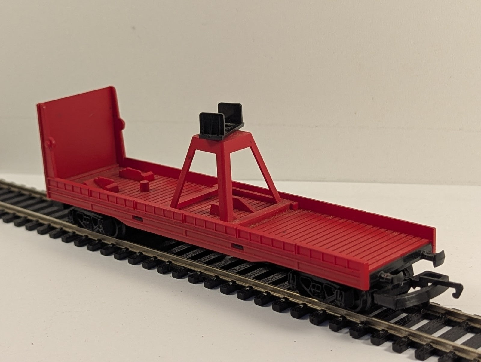 Hornby OO Gauge Bogie Crane Runner Wagon Red