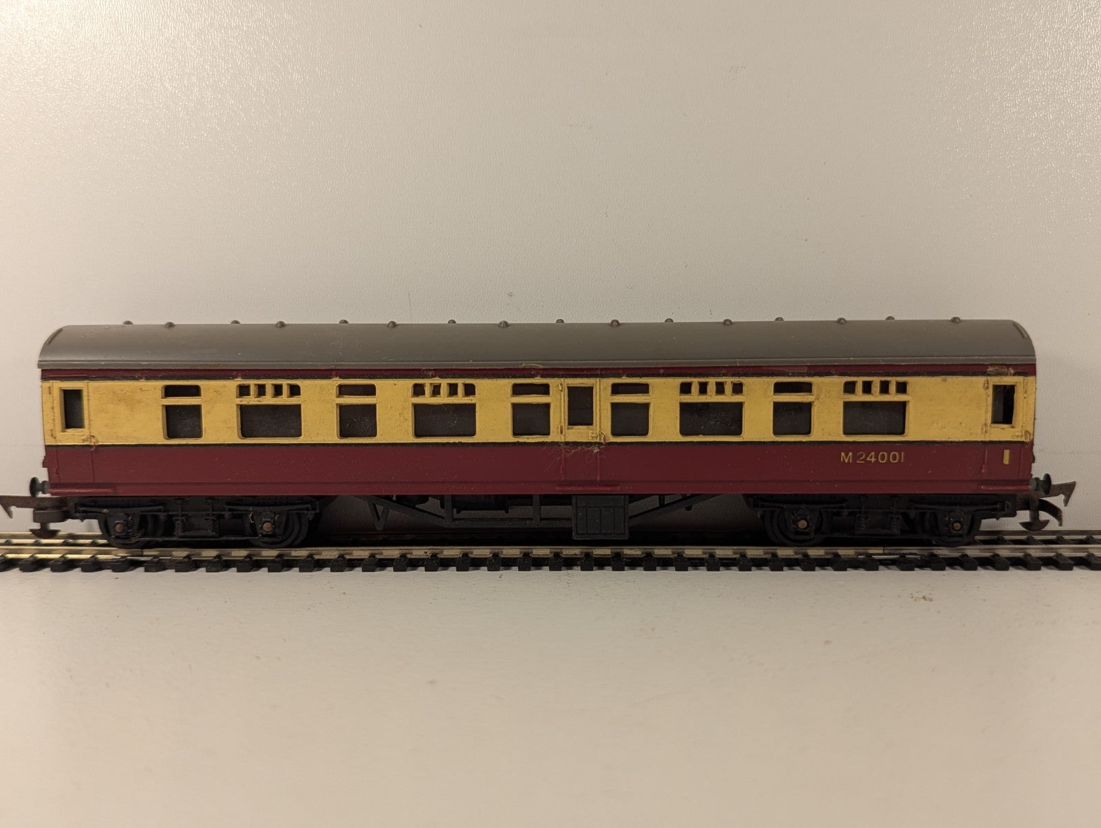 Tri-ang OO Gauge BR Mainline Composite Coach Passenger Coach M24001