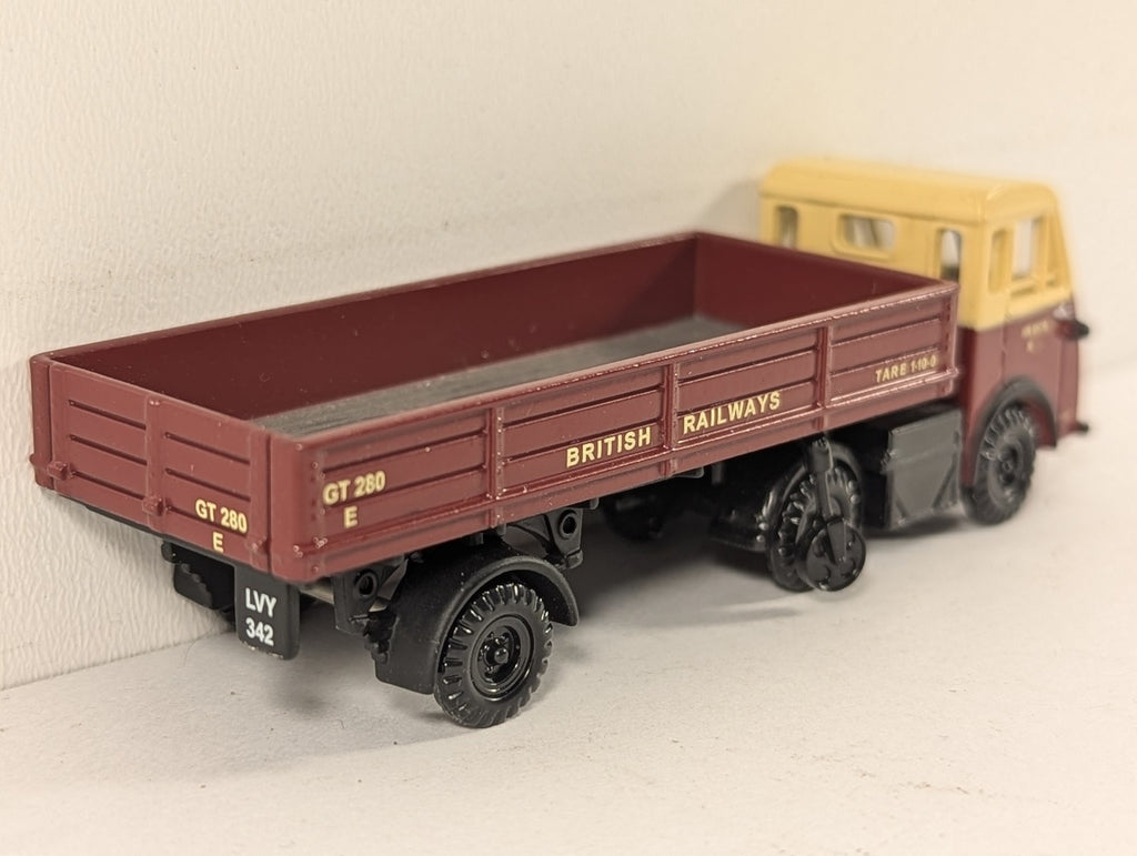 Classix OO Gauge Scammell Scarab with Dropside Trailer Die-cast Model Vehicle