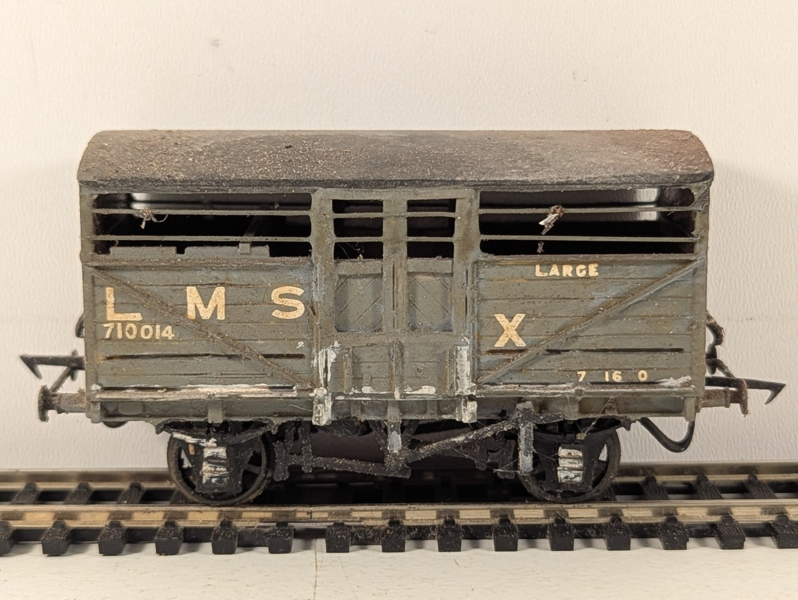 Kitbuilt OO Gauge LMS Cattle Wagon 710014 LMS Grey W5006