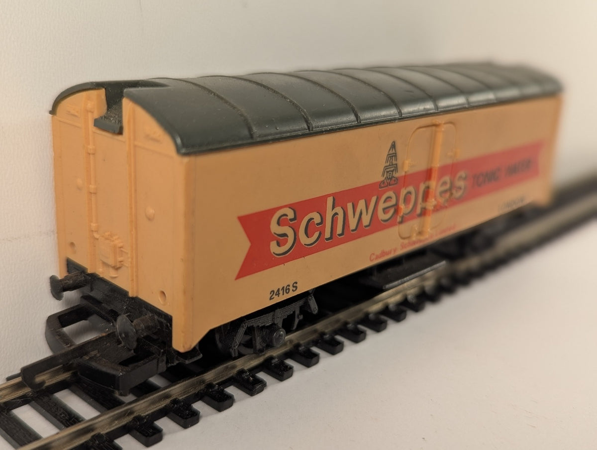 Lima OO Gauge 12 Ton Ventilated Van Goods Wagon 2416 S Schweppes 37-146