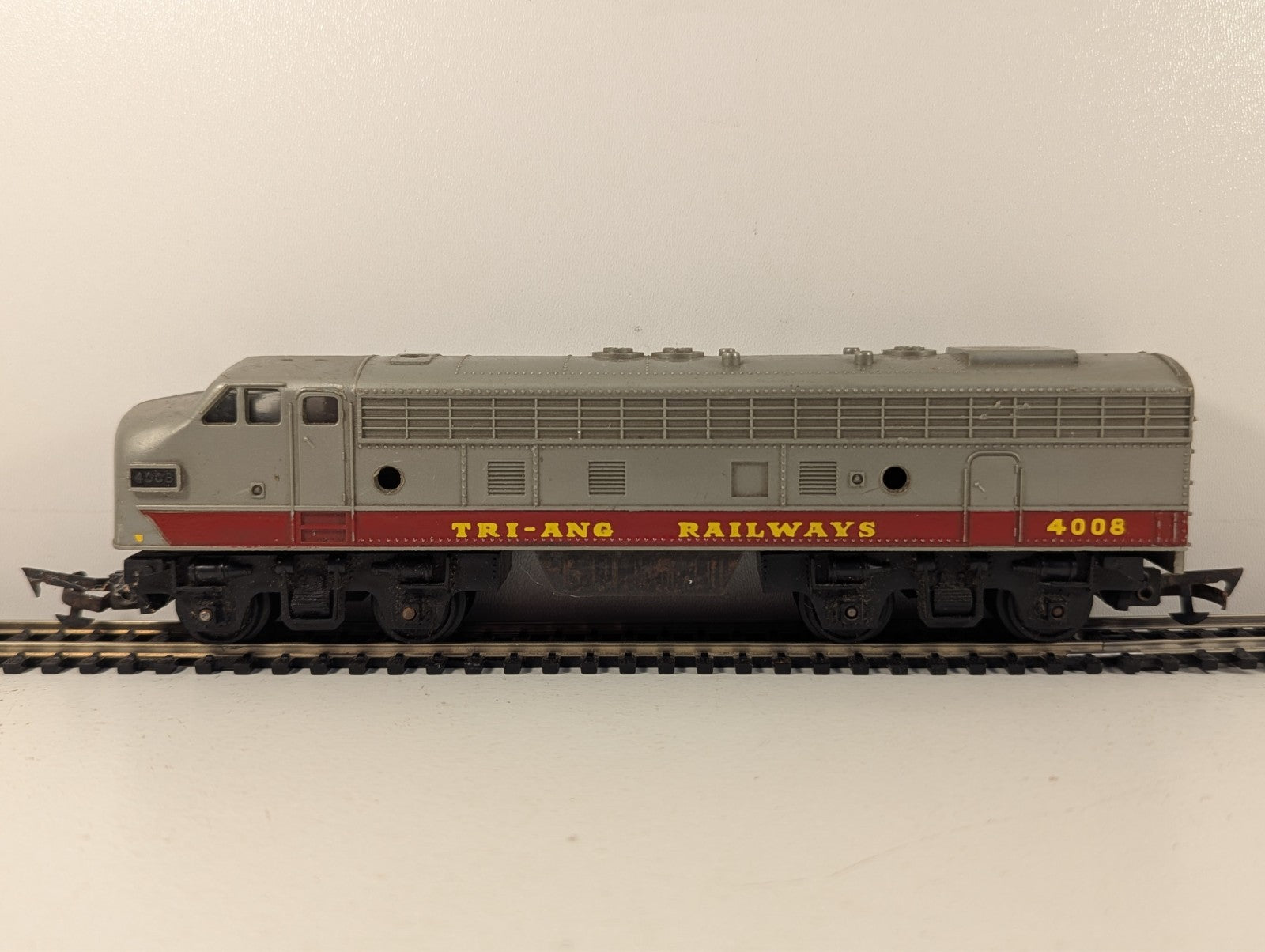 Tri-ang OO Gauge R57 Transcontinental B-B Diesel Dummy Locomotive