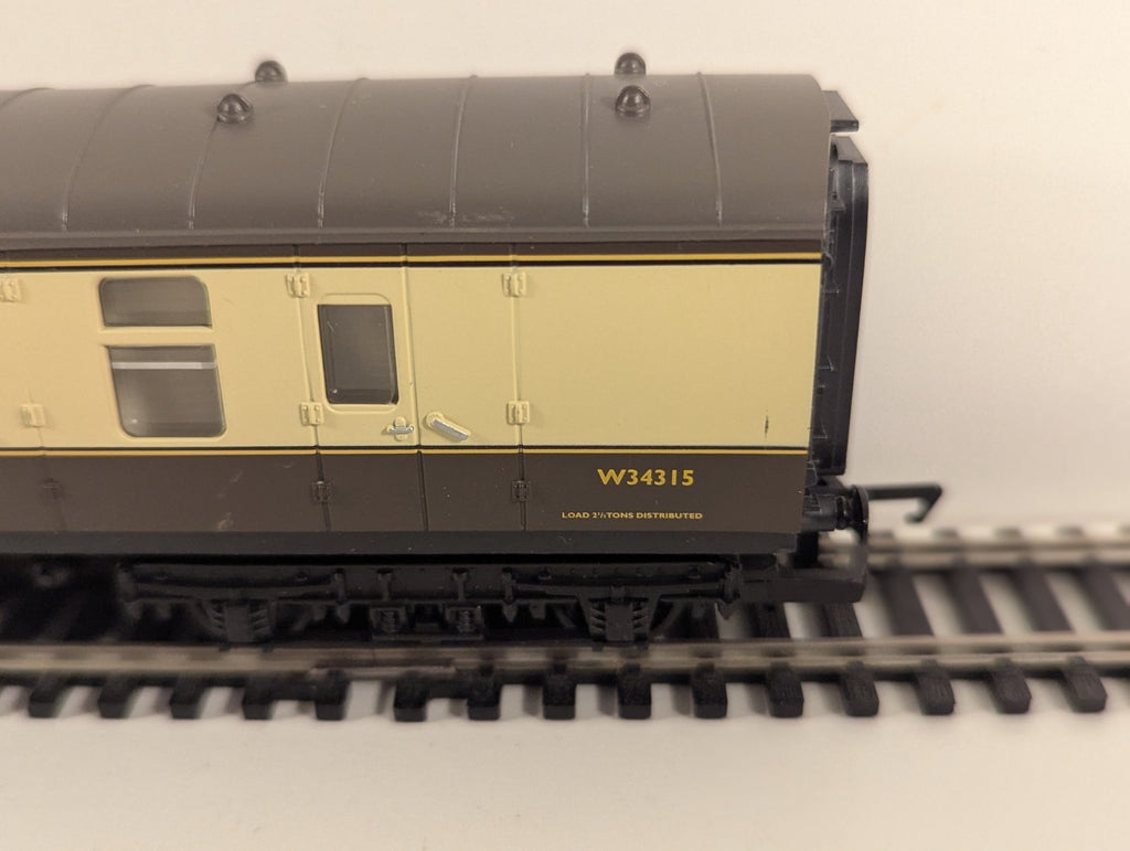 Hornby BR Mk1 Brake Second Corridor (BSK) – W34315 – Chocolate & Cream