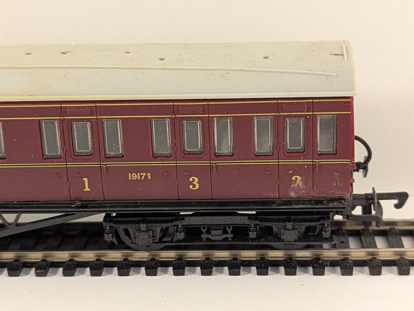 Dapol OO Gauge Stanier LMS Maroon Non-Corridor Brake Coach