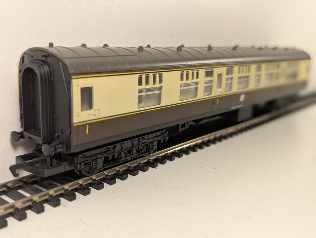 Hornby OO Gauge BR Western Region Mk1 Composite Corridor Coach