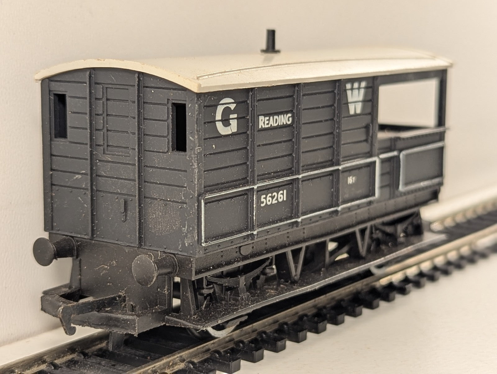 Hornby OO Gauge GWR Toad Brake Van 56261 GWR Grey R016