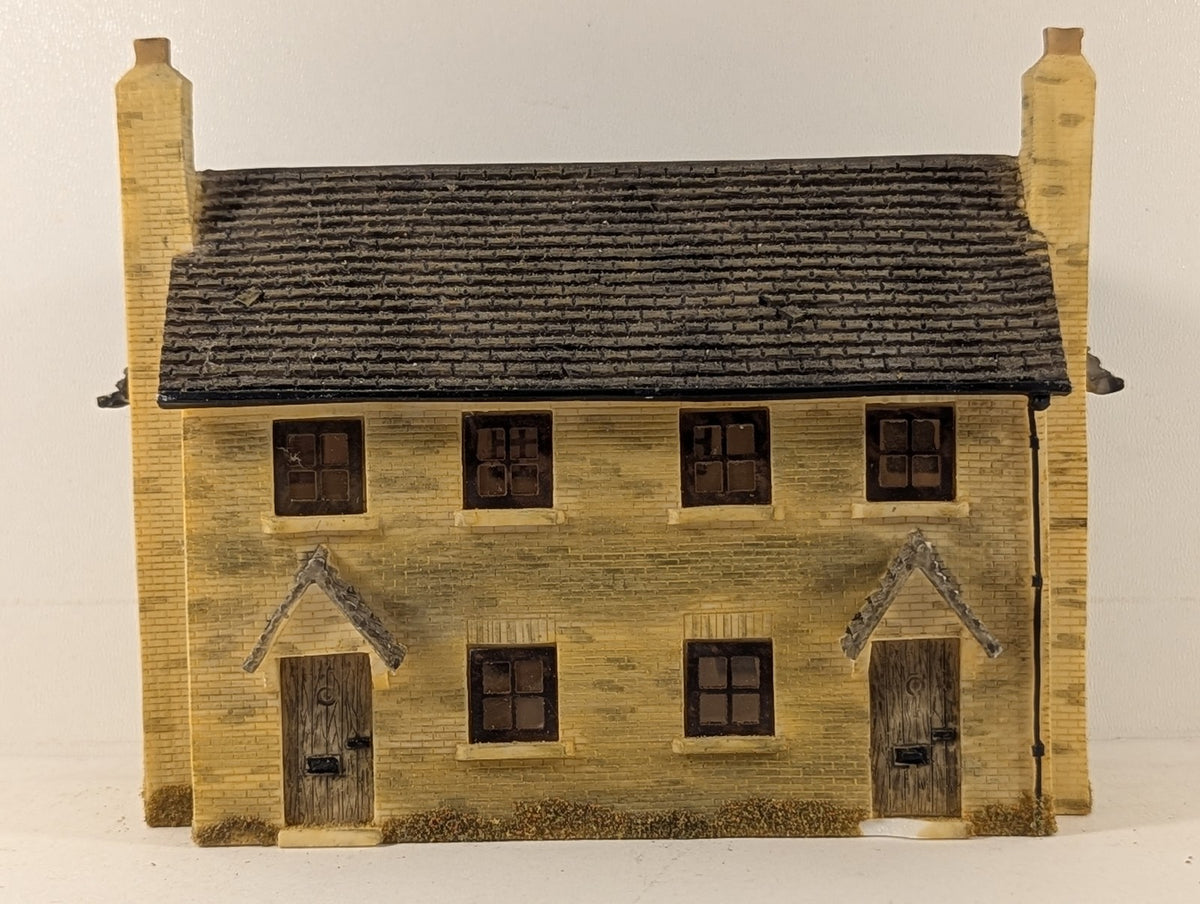 Hornby OO Gauge Skaledale Semi-Detached Cottages Model Railway Building R8621