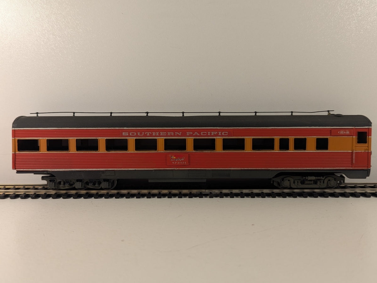 Athearn HO Scale Southern Pacific Daylight Passenger Car