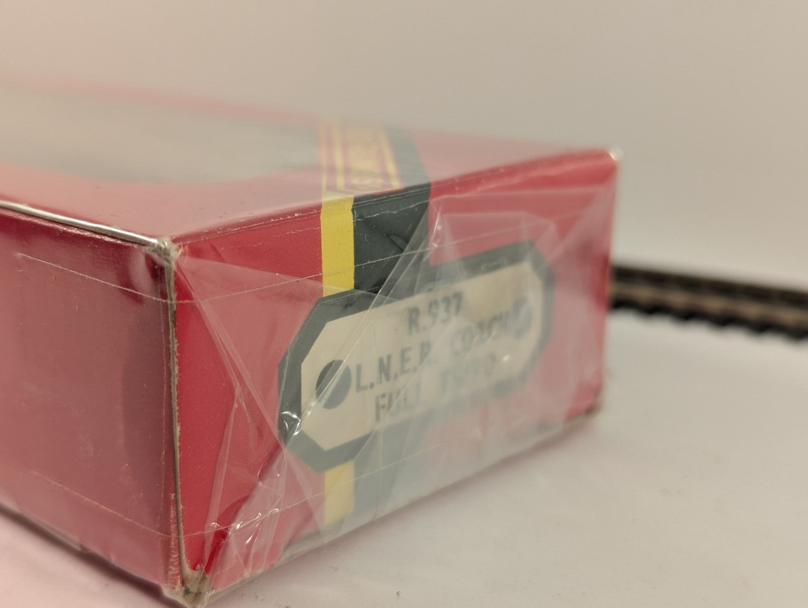 Hornby R937 OO Gauge LNER Thompson Teak Coach Boxed Unopened